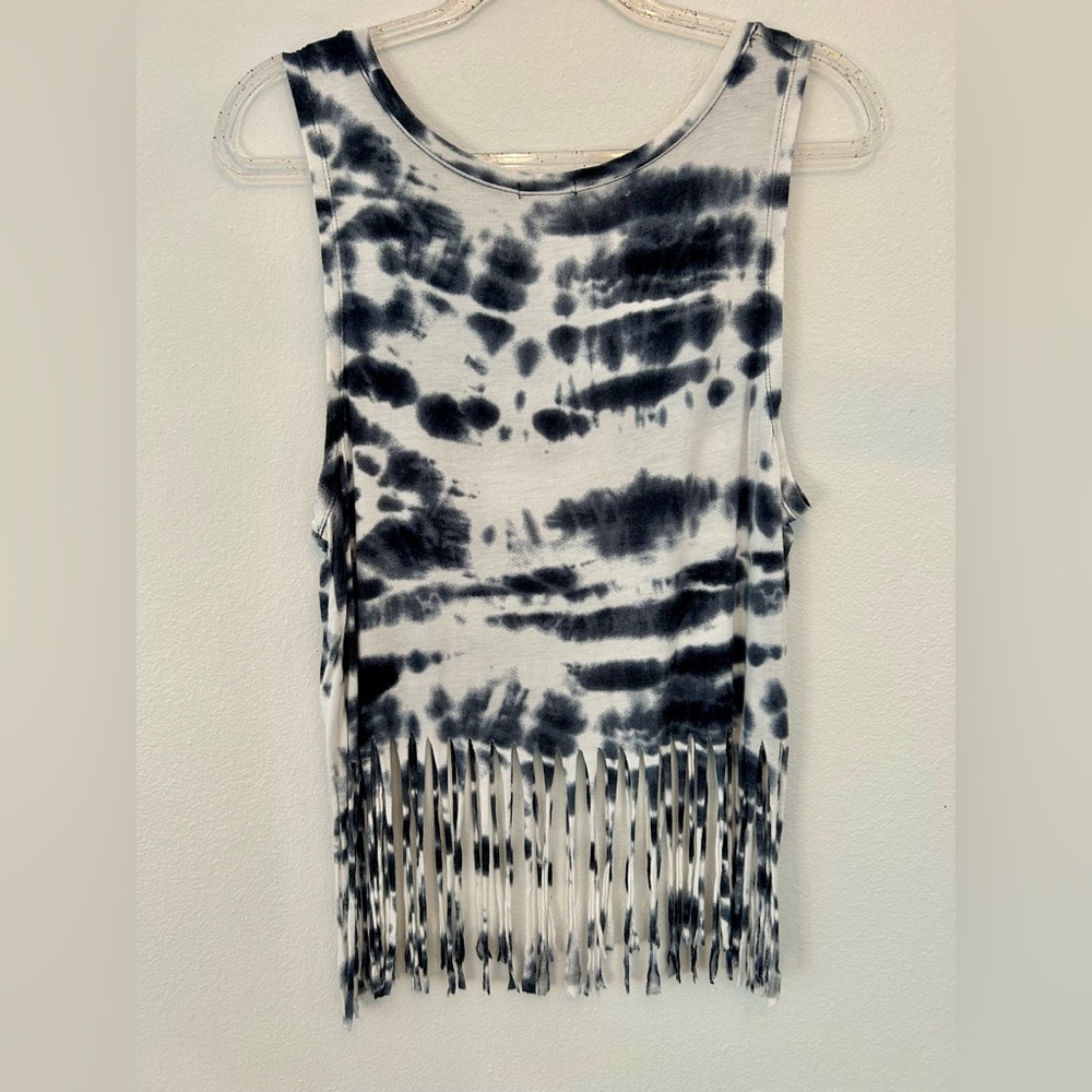 FRINGED OUT TANK